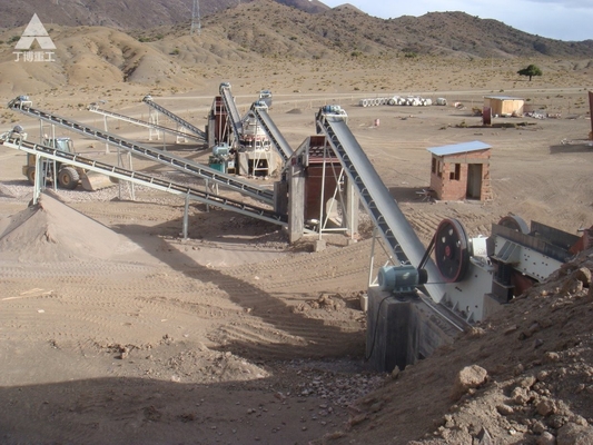 Potencia del motor 55-75kw Estación de triturador de mandíbula para piedra caliza Concreto Basalto Granito triturador