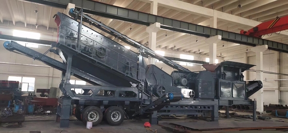 Máquina de trituradora de granito de impacto móvil 100 T / H Pedido personalizado Tamaño de salida 50-100mm