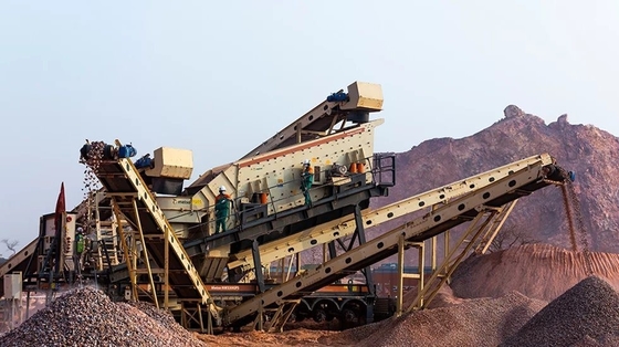 Trituradora móvil de cono de alta capacidad con motor de CA y planta de filtración para el trituración de piedra
