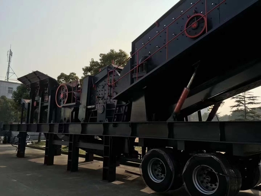 Planta de trituradoras móviles de mandíbulas de 146 kW con motor de alimentación y diésel 1 año de servicio después de la venta