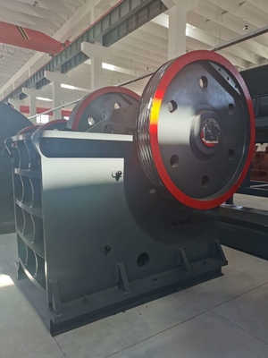 Construcción de la máquina de trituración de rocas triturador de mandíbula salida de línea de detección tamaño 65-140mm