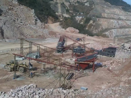 Potencia del motor 55-75kw Estación de triturador de mandíbula para piedra caliza Concreto Basalto Granito triturador