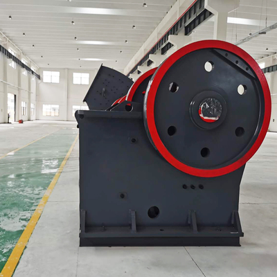 Maquinaria de trituración de piedra para minería de mineral Maquinaria de trituración de mandíbula de pec con potencia de motor de 90-400kw