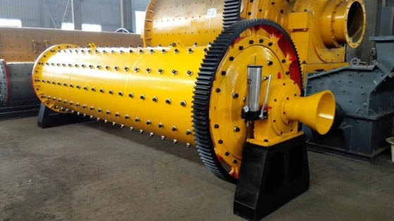 Ingeniero asignado 10-100tph Molino de molienda de bolas de mineral con velocidad de rotación 18-37kw