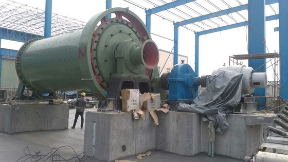 Ingeniero asignado 10-100tph Molino de molienda de bolas de mineral con velocidad de rotación 18-37kw